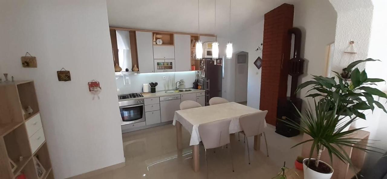 Apartman Tino Kustic 2 Pag Town Esterno foto