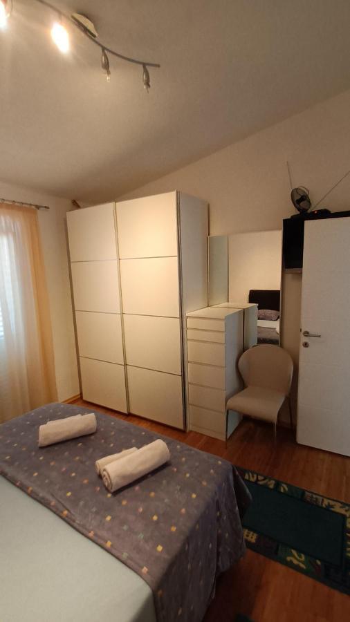 Apartman Tino Kustic 2 Pag Town Esterno foto