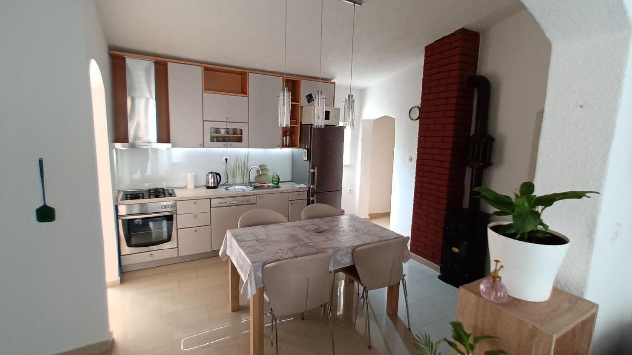 Apartman Tino Kustic 2 Pag Town Esterno foto
