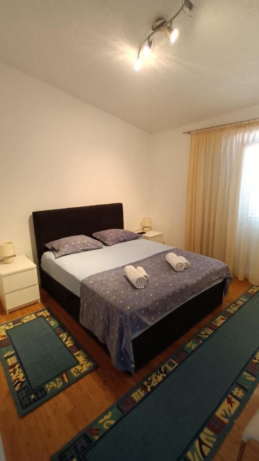 Apartman Tino Kustic 2 Pag Town Esterno foto