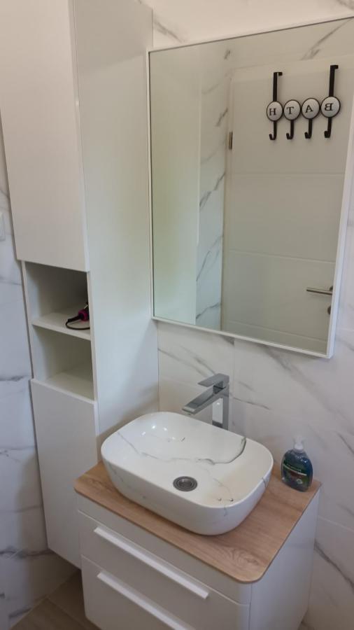 Apartman Tino Kustic 2 Pag Town Esterno foto